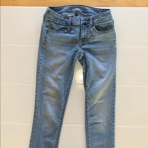 American Eagle Size 6 Long Light Jegging!!
